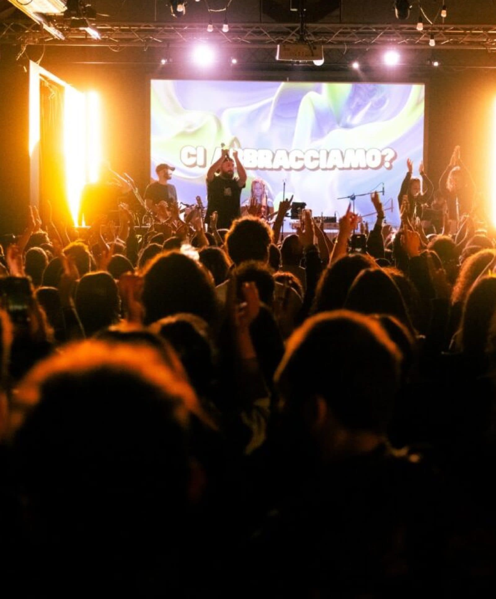 Un concerto al Cantelmo Theater delle Officine